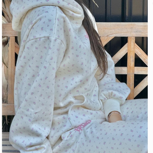 Happy Camp3r Vintage Flower Hoodie - Picture 6 of 16